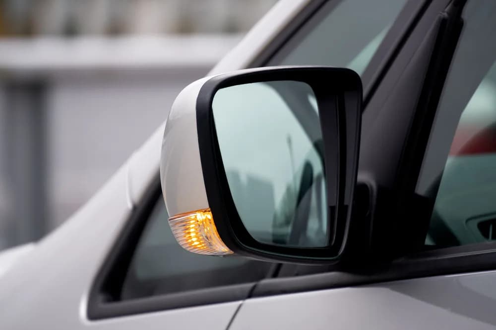 Illustration: Side Mirror
