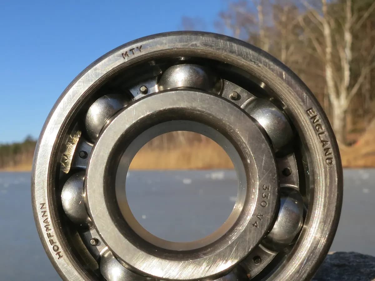 Ball bearing