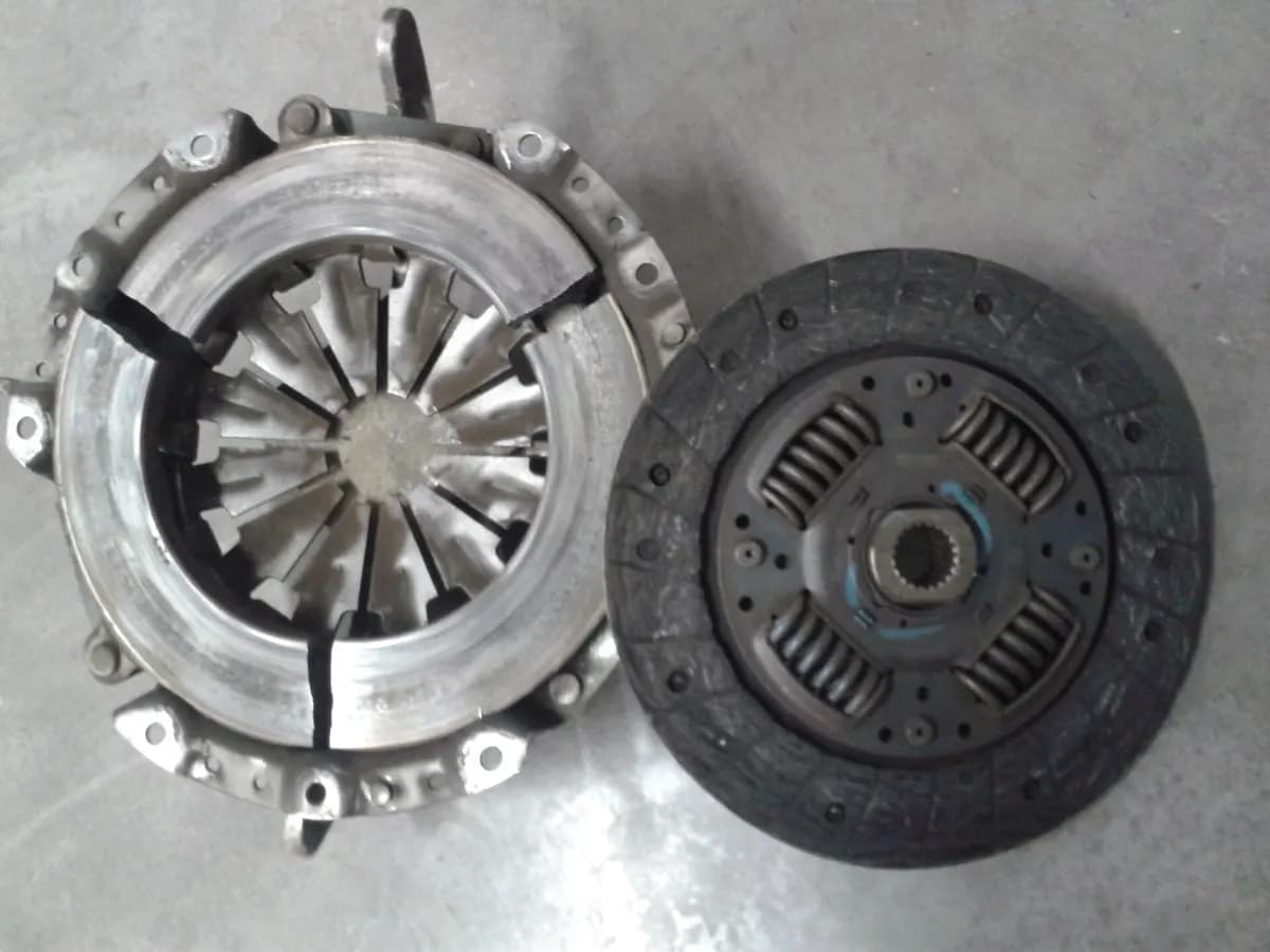 Clutch cover and clutch disc