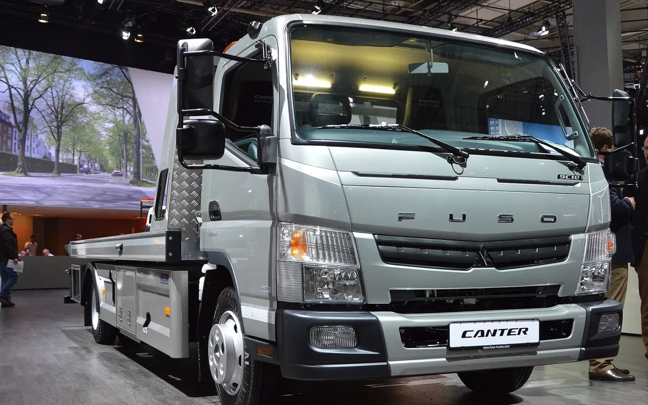 Mitsubishi Fuso Canter truck